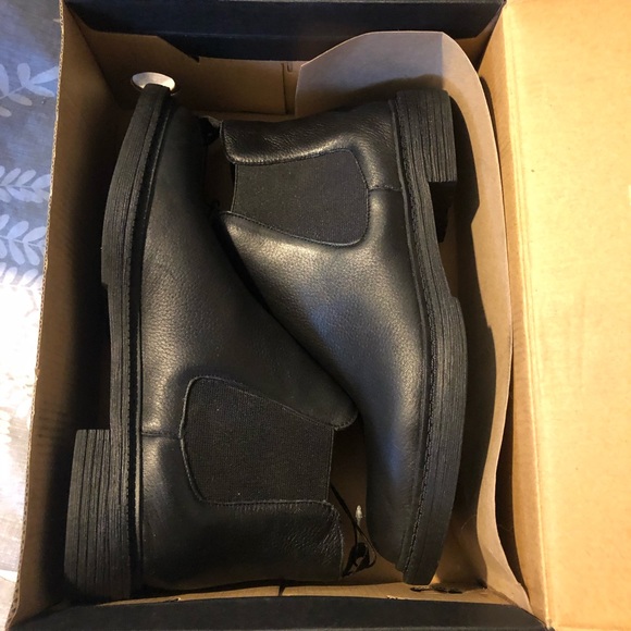 Kenneth Cole Chelsea Boots, Black - Picture 6 of 12